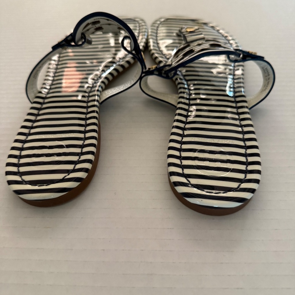 NEW Tory Burch Miller Sandal Striped Patent Leather Navy Blue White Women's 7 - Picture 3 of 5
